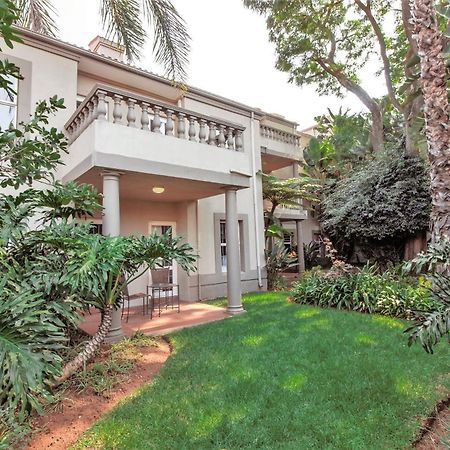 Villa Via Executive Suites With Power Back-Up Sandton Exterior foto