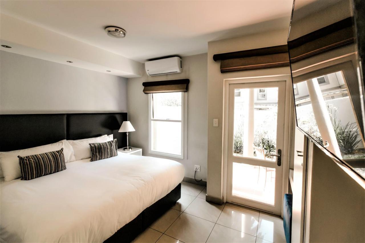 Villa Via Executive Suites With Power Back-Up Sandton Exterior foto