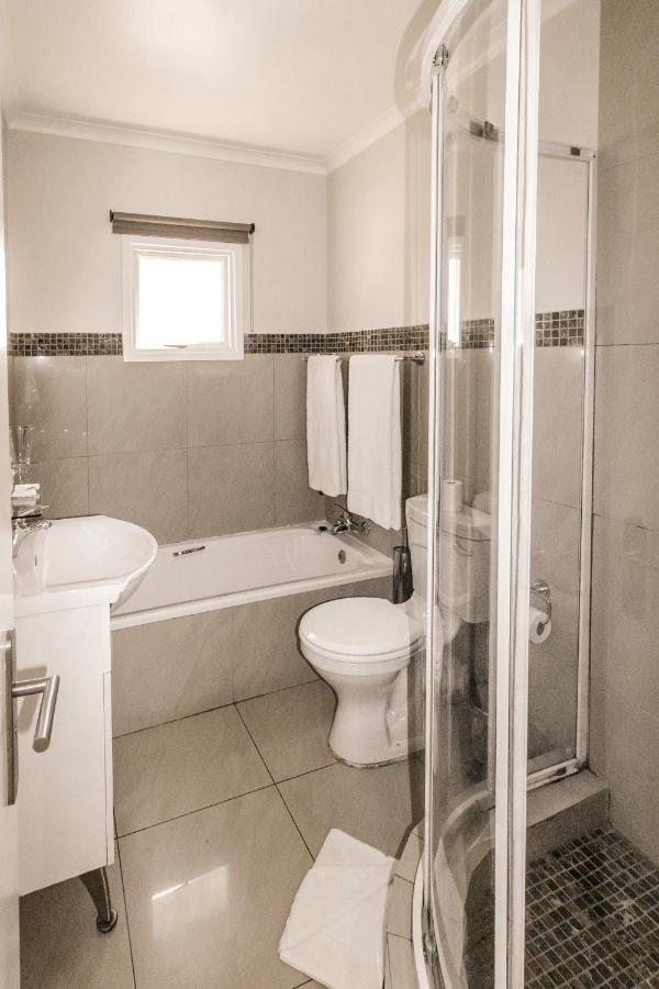 Villa Via Executive Suites With Power Back-Up Sandton Exterior foto