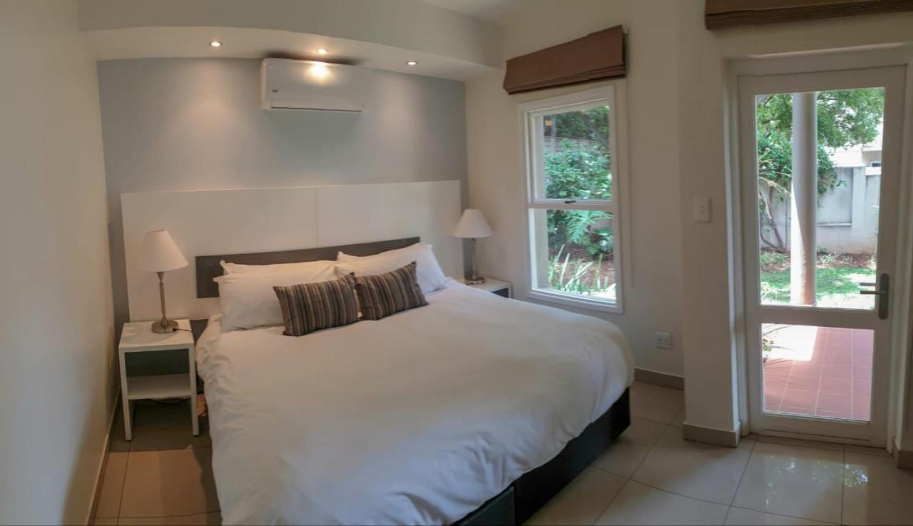 Villa Via Executive Suites With Power Back-Up Sandton Exterior foto