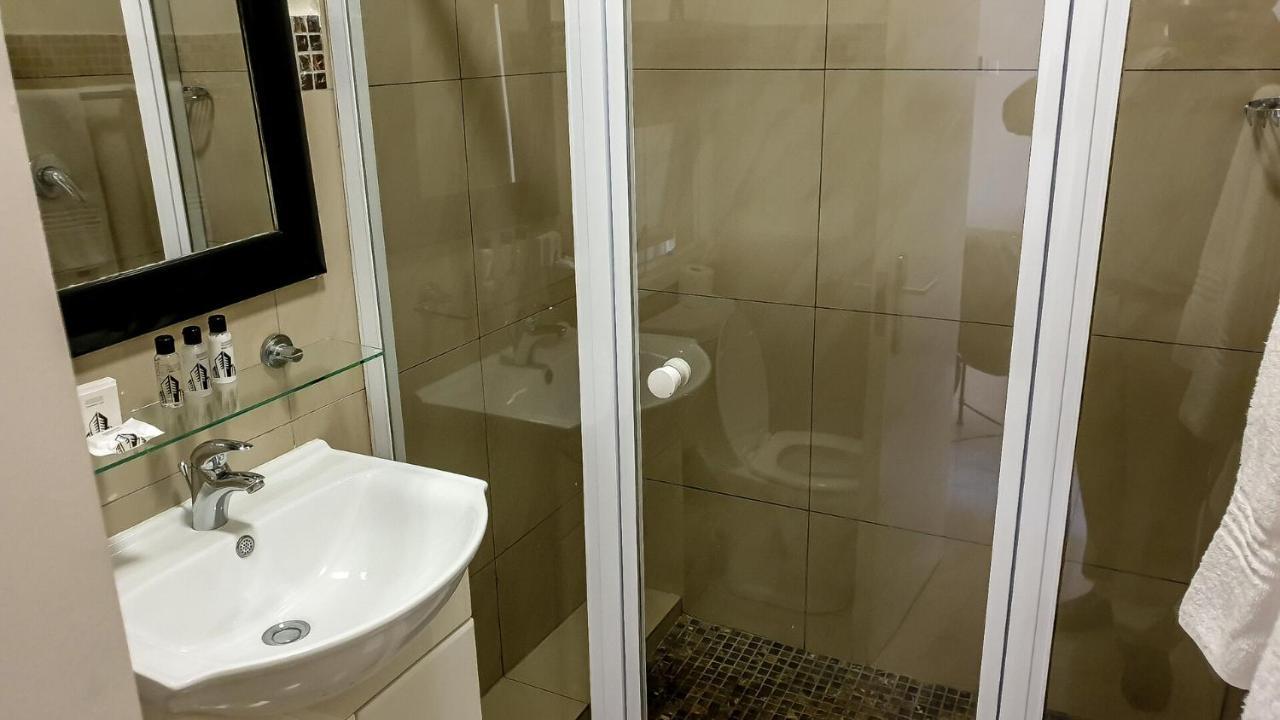 Villa Via Executive Suites With Power Back-Up Sandton Exterior foto