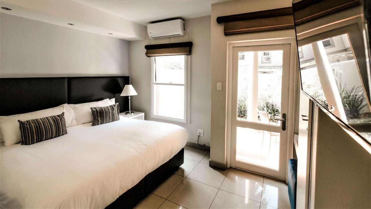 Villa Via Executive Suites With Power Back-Up Joanesburgo Exterior foto
