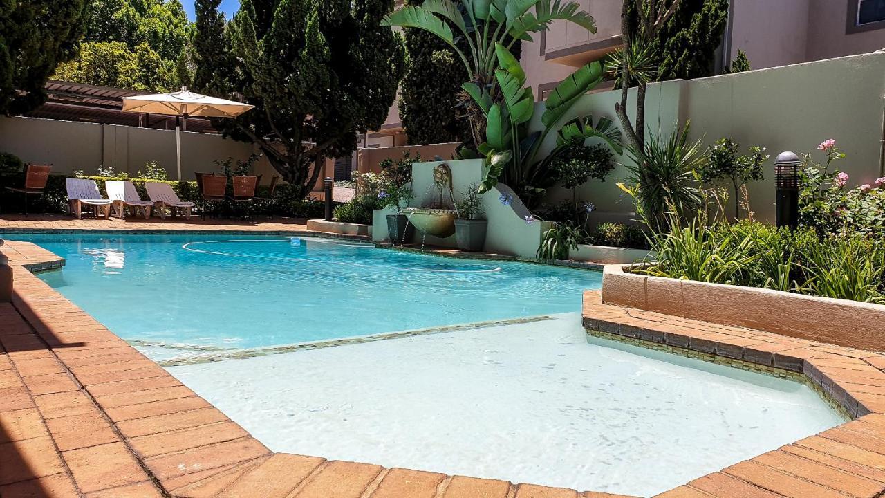 Villa Via Executive Suites With Power Back-Up Sandton Exterior foto