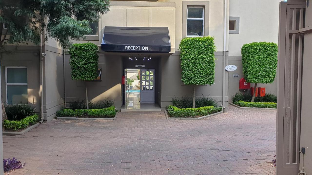 Villa Via Executive Suites With Power Back-Up Sandton Exterior foto