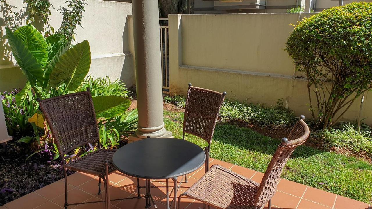 Villa Via Executive Suites With Power Back-Up Sandton Exterior foto
