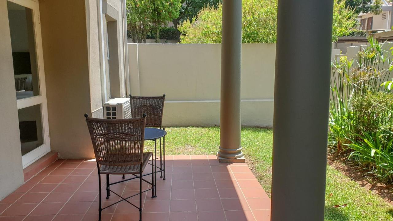 Villa Via Executive Suites With Power Back-Up Sandton Exterior foto